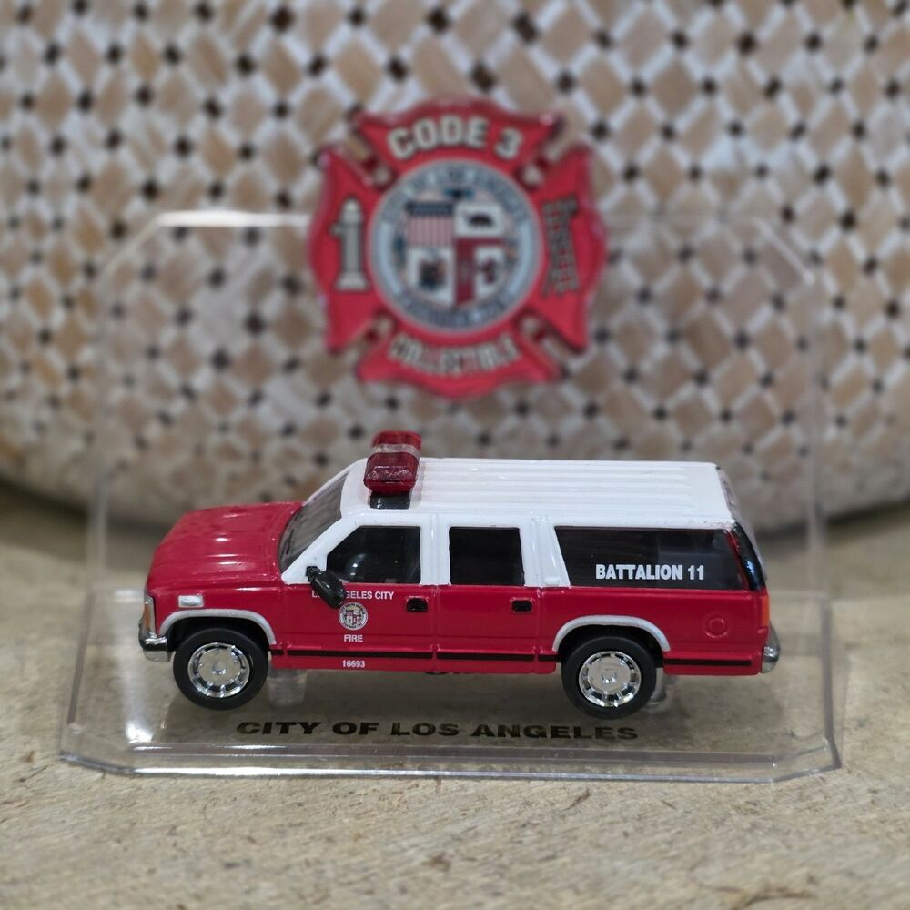 CODE 3 LOS ANGELES BATTALION UNIT 11 DEPUTY CHIEF TRUCK FIRE 1:64 LIMITED 1998